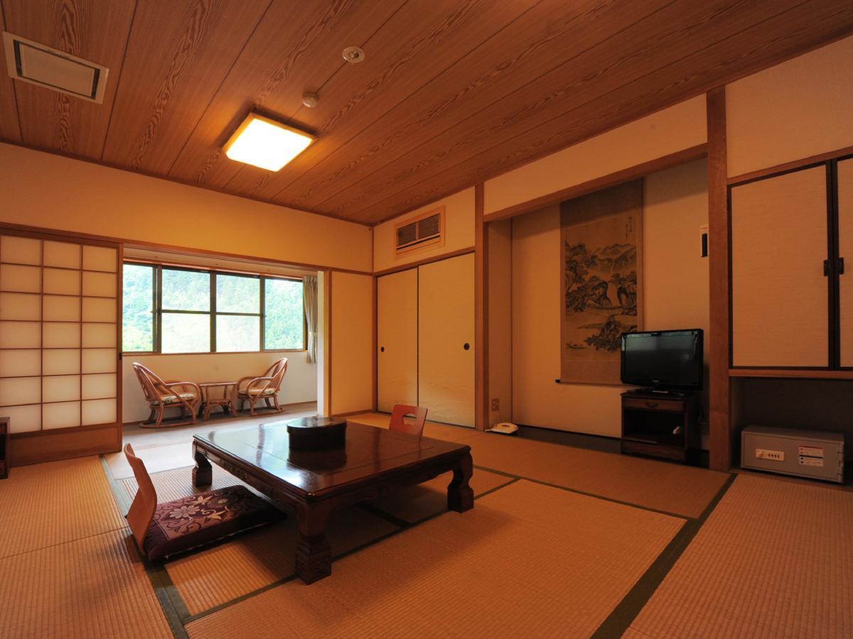Hotel Kazuraya Miyoshi  Exterior foto
